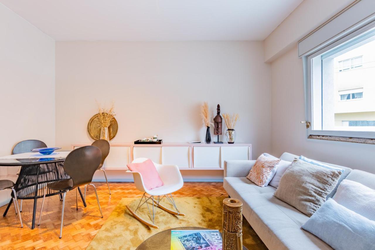 Unique Modernist Duplex & Parking Apartament