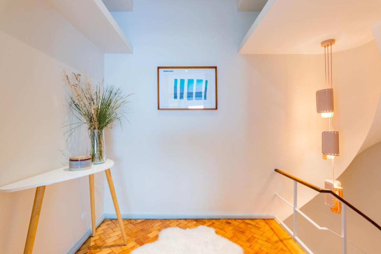 Unique Modernist Duplex & Parking Apartament *